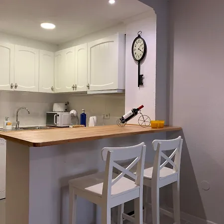아파트 Mila Located 300 Meters From Sandy Beach *