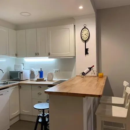 아파트 Mila Located 300 Meters From Sandy Beach *