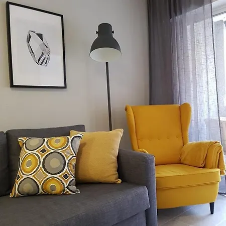 アパート Mila Located 300 Meters From Sandy Beach